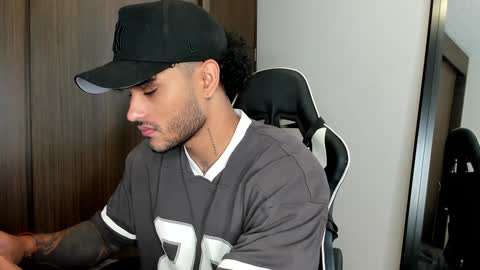 Snapshot of alessandro_vanni chatting on 12-29-24, 03:24 Alessandro Vanni online show from 12-29-24, 03:24