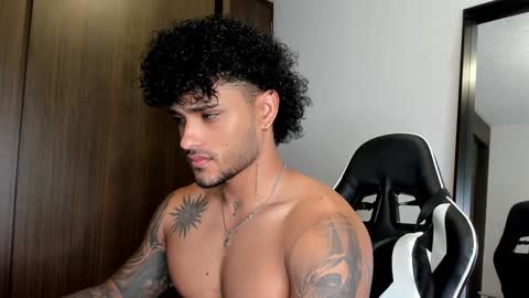 Snapshot of alessandro_vanni chatting on 01-06-25, 12:16 Alessandro Vanni online show from 01-06-25, 12:16