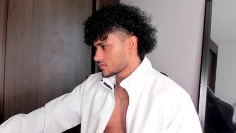 Snapshot of alessandro_vanni chatting on 01-06-25, 12:46 Alessandro Vanni online show from 01-06-25, 12:46