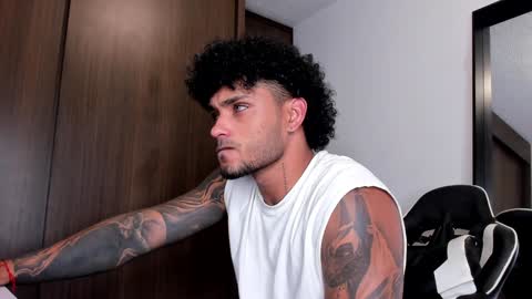 Snapshot of alessandro_vanni chatting on 01-07-25, 12:24 Alessandro Vanni online show from 01-07-25, 12:24