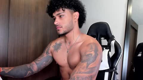 Snapshot of alessandro_vanni chatting on 01-08-25, 12:47 Alessandro Vanni online show from 01-08-25, 12:47