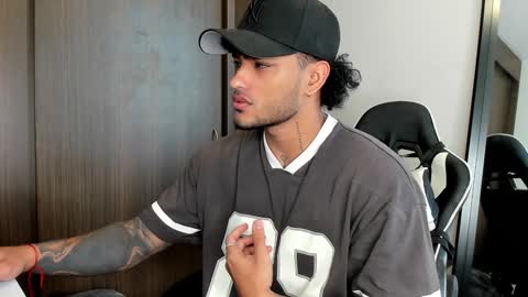 Snapshot of alessandro_vanni chatting on 01-09-25, 12:52 Alessandro Vanni online show from 01-09-25, 12:52