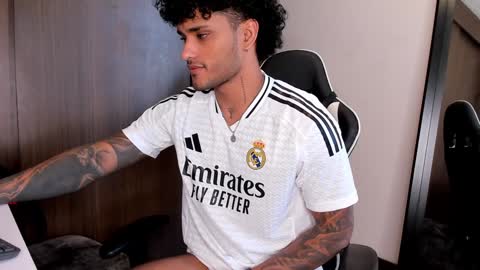 Snapshot of alessandro_vanni chatting on 01-12-25, 04:08 Alessandro Vanni online show from 01-12-25, 04:08