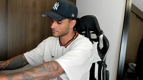 Snapshot of alessandro_vanni chatting on 01-13-25, 11:27 Alessandro Vanni online show from 01-13-25, 11:27