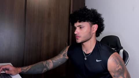 Snapshot of alessandro_vanni chatting on 01-16-25, 11:59 Alessandro Vanni online show from 01-16-25, 11:59