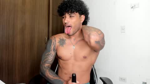 Snapshot of alessandro_vanni chatting on 01-22-25, 11:32 Alessandro Vanni online show from 01-22-25, 11:32