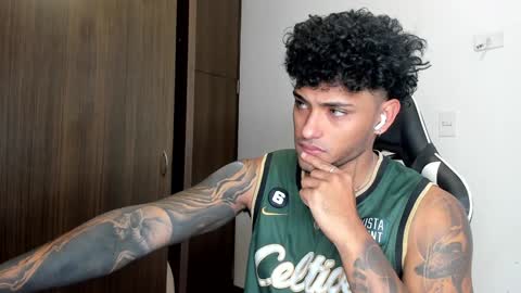 Snapshot of alessandro_vanni chatting on 01-29-25, 11:51 Alessandro Vanni online show from 01-29-25, 11:51