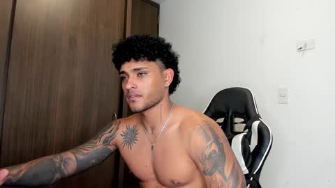 Snapshot of alessandro_vanni chatting on 02-02-25, 10:49 Alessandro Vanni online show from 02-02-25, 10:49