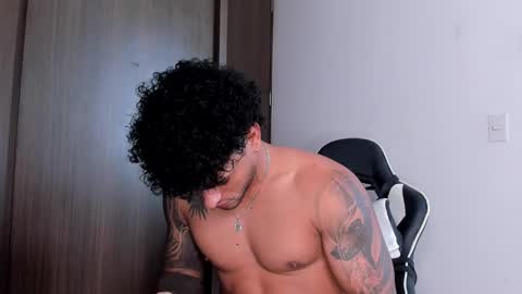 Snapshot of alessandro_vanni chatting on 02-04-25, 12:55 Alessandro Vanni online show from 02-04-25, 12:55