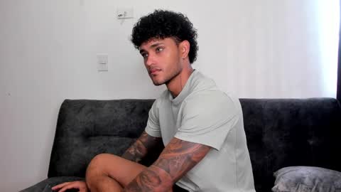 Snapshot of alessandro_vanni chatting on 02-17-25, 12:48 Alessandro Vanni online show from 02-17-25, 12:48