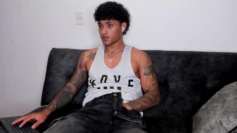 Snapshot of alessandro_vanni chatting on 02-20-25, 02:51 Alessandro Vanni online show from 02-20-25, 02:51