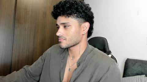 Snapshot of alessandro_vanni chatting on 03-09-25, 02:29 Alessandro Vanni online show from 03-09-25, 02:29