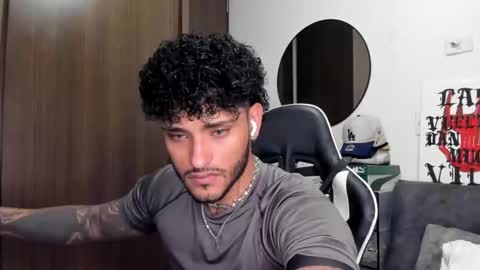 Snapshot of alessandro_vanni chatting on 09-09-25, 03:06 Alessandro Vanni online show from 09-09-25, 03:06