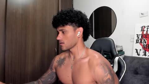 Snapshot of alessandro_vanni chatting on 09-22-25, 01:29 Alessandro Vanni online show from 09-22-25, 01:29