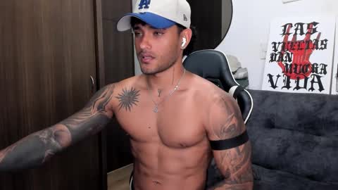 Snapshot of alessandro_vanni chatting on 09-25-25, 01:20 Alessandro Vanni online show from 09-25-25, 01:20