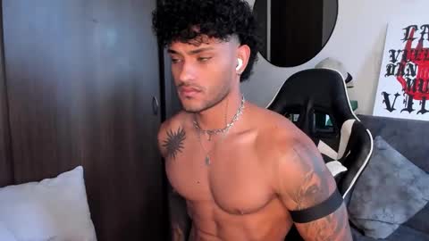 Snapshot of alessandro_vanni chatting on 09-28-25, 12:43 Alessandro Vanni online show from 09-28-25, 12:43