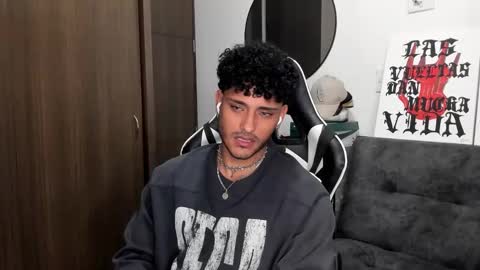 Snapshot of alessandro_vanni chatting on 09-29-25, 02:06 Alessandro Vanni online show from 09-29-25, 02:06