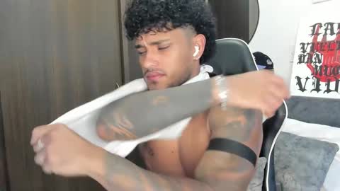 Snapshot of alessandro_vanni chatting on 09-30-25, 01:05 Alessandro Vanni online show from 09-30-25, 01:05