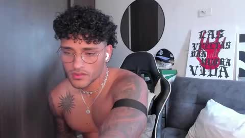 Snapshot of alessandro_vanni chatting on 10-02-25, 02:02 Alessandro Vanni online show from 10-02-25, 02:02