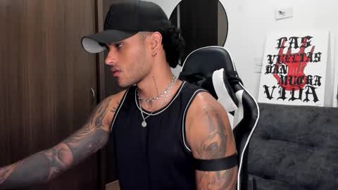 Snapshot of alessandro_vanni chatting on 10-08-25, 01:36 Alessandro Vanni online show from 10-08-25, 01:36