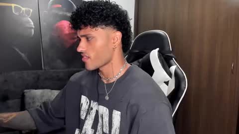 Snapshot of alessandro_vanni chatting on 10-19-25, 02:12 Alessandro Vanni online show from 10-19-25, 02:12