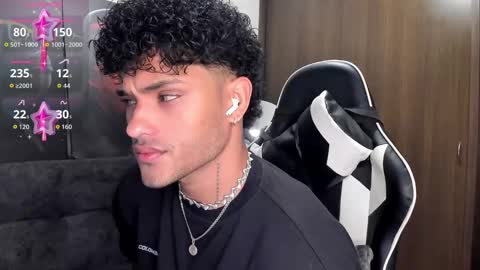 Snapshot of alessandro_vanni chatting on 10-21-25, 02:12 Alessandro Vanni online show from 10-21-25, 02:12