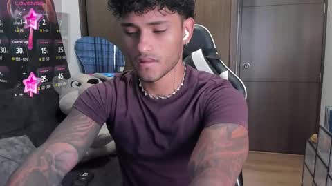 Snapshot of alessandro_vanni chatting on 11-04-25, 12:37 Alessandro Vanni online show from 11-04-25, 12:37