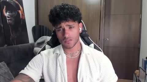 Snapshot of alessandro_vanni chatting on 11-06-25, 02:01 Alessandro Vanni online show from 11-06-25, 02:01