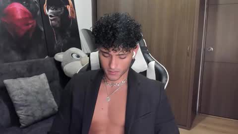 Snapshot of alessandro_vanni chatting on 11-18-25, 01:22 Alessandro Vanni online show from 11-18-25, 01:22