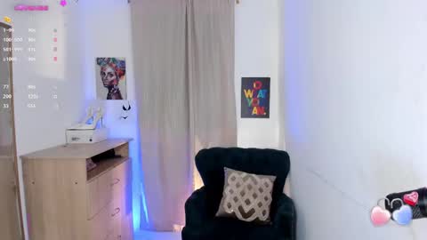 Snapshot of alessia_anderson07 chatting on 02-18-25, 02:05 Yy online show from 02-18-25, 02:05