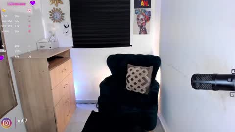 Snapshot of alessia_anderson07 chatting on 02-20-25, 05:44 Yy online show from 02-20-25, 05:44