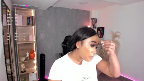 Snapshot of alessia_anderson07 chatting on 10-28-25, 09:50 Yy online show from 10-28-25, 09:50