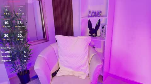 Snapshot of alessia_moon1 chatting on 04-19-26, 06:10 Alejandra online show from 04-19-26, 06:10