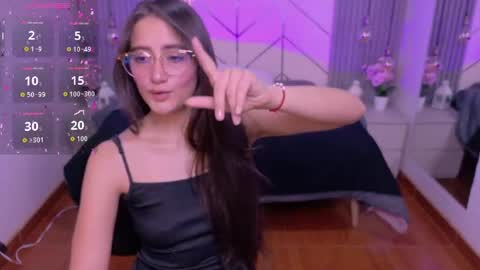 Snapshot of alessia_moore chatting on 04-22-26, 01:56 Alessia online show from 04-22-26, 01:56