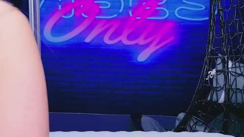 Snapshot of alessiacroft chatting on 05-15-26, 04:41 alessiacroft online show from 05-15-26, 04:41