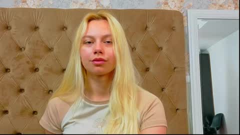 Snapshot of alessiacroft chatting on 05-17-26, 04:10 alessiacroft online show from 05-17-26, 04:10