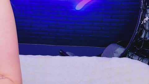 Snapshot of alessiacroft chatting on 05-20-26, 04:07 alessiacroft online show from 05-20-26, 04:07