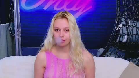 Snapshot of alessiacroft chatting on 05-26-26, 04:08 alessiacroft online show from 05-26-26, 04:08