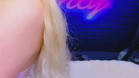 Snapshot of alessiacroft chatting on 06-01-26, 04:03 alessiacroft online show from 06-01-26, 04:03