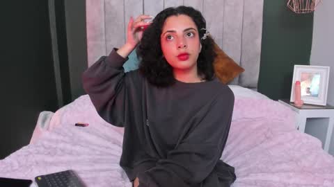 alessiia__ online show from 10-28-25, 03:43