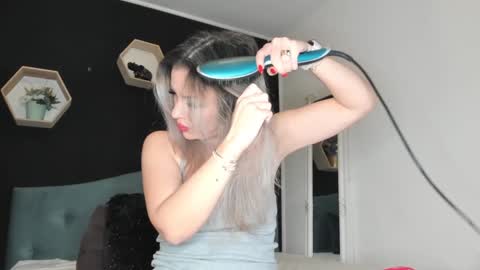 Snapshot of alesys69 chatting on 01-09-25, 10:31 alesys69 online show from 01-09-25, 10:31