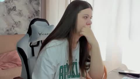 Aletta Oushen online show from 09-18-25, 06:04