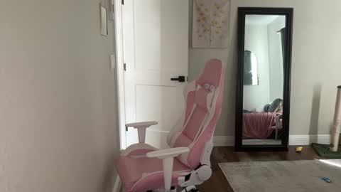 alex  online show from 10-26-25, 07:20