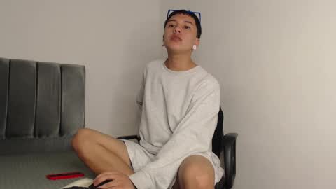 Snapshot of alex__lover chatting on 12-11-24, 01:37 Owen online show from 12-11-24, 01:37