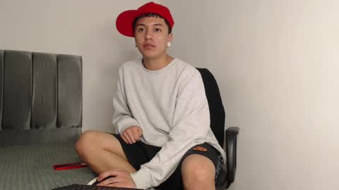 Snapshot of alex__lover chatting on 12-17-24, 01:29 Owen online show from 12-17-24, 01:29