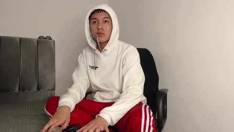 Snapshot of alex__lover chatting on 12-18-24, 02:21 Owen online show from 12-18-24, 02:21