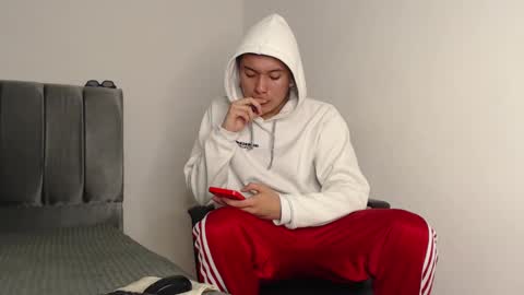 Snapshot of alex__lover chatting on 12-18-24, 05:26 Owen online show from 12-18-24, 05:26