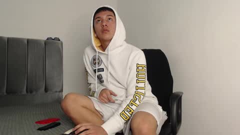 Snapshot of alex__lover chatting on 12-19-24, 02:12 Owen online show from 12-19-24, 02:12