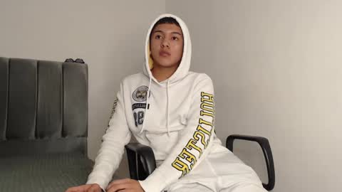 Snapshot of alex__lover chatting on 12-19-24, 05:18 Owen online show from 12-19-24, 05:18