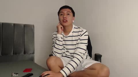 Snapshot of alex__lover chatting on 12-27-24, 04:26 Owen online show from 12-27-24, 04:26